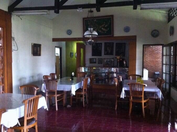 Restoran Taman Ayam Panggang Situ Gintung, Ciputat Timur 